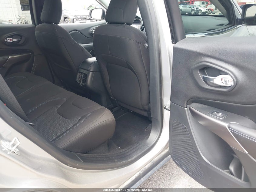 2019 Jeep Cherokee VIN 1C4PJMCBXKD449472 IAAI salvage auction — NORMAL WEAR, Sf97 (New York), sold $9,750 on 2026-07-31 (photo 8)