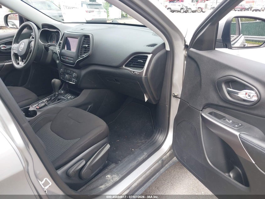 2019 Jeep Cherokee VIN 1C4PJMCBXKD449472 IAAI salvage auction — NORMAL WEAR, Sf97 (New York), sold $9,750 on 2026-07-31 (photo 5)