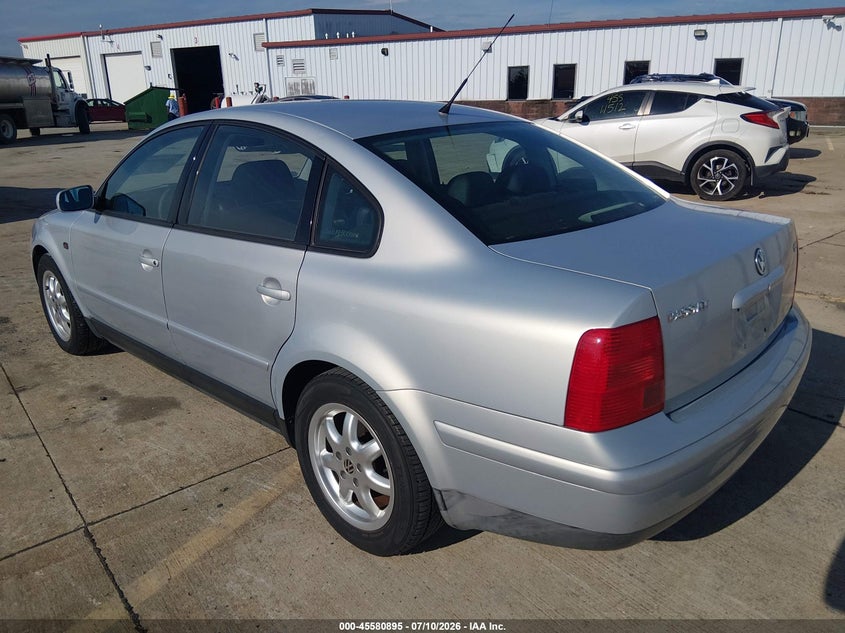 1999 Volkswagen Passat VIN WVWMA63B2XE287790 IAAI salvage auction — NORMAL WEAR, Clear (Illinois), sold $825 on 2026-07-28 (photo 3)