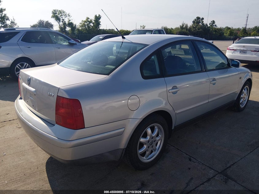 1999 Volkswagen Passat VIN WVWMA63B2XE287790 IAAI salvage auction — NORMAL WEAR, Clear (Illinois), sold $825 on 2026-07-28 (photo 4)