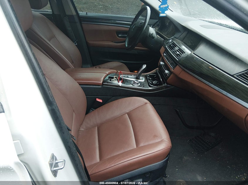 2013 BMW 5 series VIN WBAFU7C54DDU74916 IAAI salvage auction — NORMAL WEAR, Clear (Massachusetts), sold $1,575 on 2026-08-01 (photo 5)