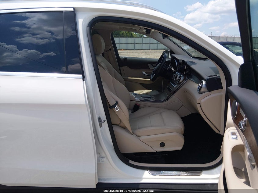 2022 Mercedes-benz Glc VIN W1N0G8EB8NV379840 IAAI salvage auction — FRONT & REAR, Salvage Title, sold $8,500 on 2026-08-02 (photo 5)