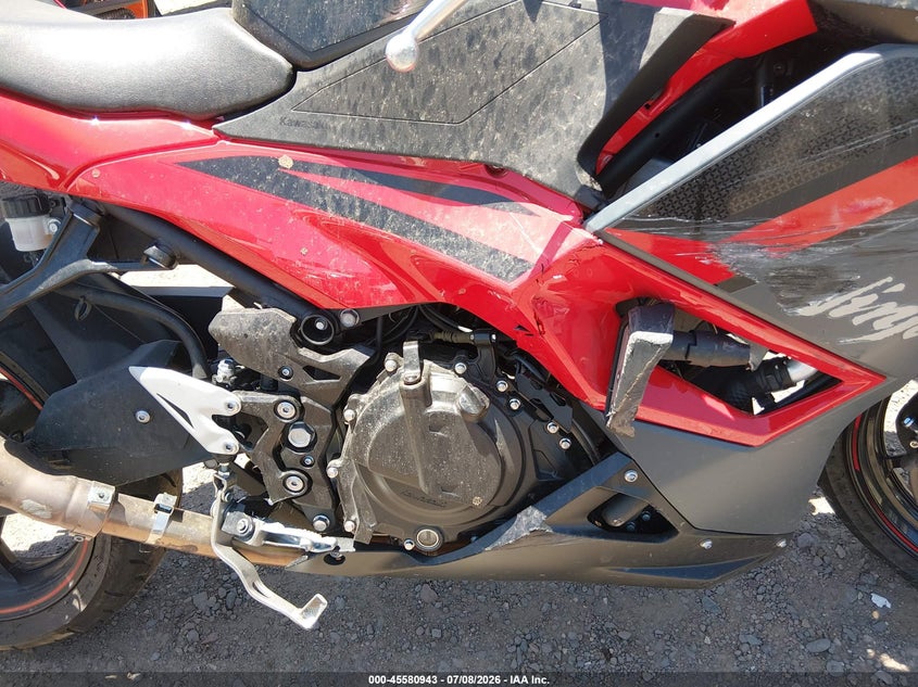 2025 Kawasaki Ninja VIN ML5EXGJ16SDA55479 IAAI salvage auction — RIGHT SIDE, Wait Title, sold $1,450 on 2026-09-23 (photo 8)