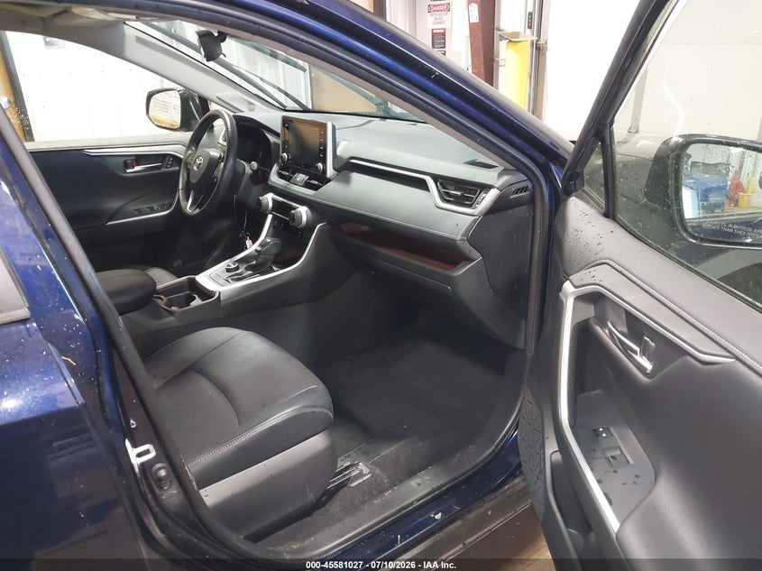 2021 Toyota Rav 4 VIN JTMN1RFV3MD073307 IAAI salvage auction — LEFT SIDE, Salvage Title, sold $13,750 on 2026-08-29 (photo 5)