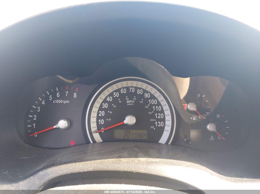 2007 Hyundai Entourage VIN KNDMC233676011263 IAAI salvage auction — NORMAL WEAR, Clear, sold $550 on 2026-07-23 (photo 7)