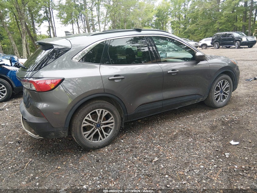 2021 Ford Escape VIN 1FMCU0H65MUB20803 IAAI salvage auction — REAR END, Salvage Title, sold $3,750 on 2026-07-31 (photo 4)