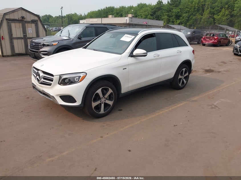 2016 Mercedes-benz Glc VIN WDC0G4KB6GF060061 IAAI salvage auction — REAR END, Wait Title, sold $8,000 on 2026-10-03 (photo 2)