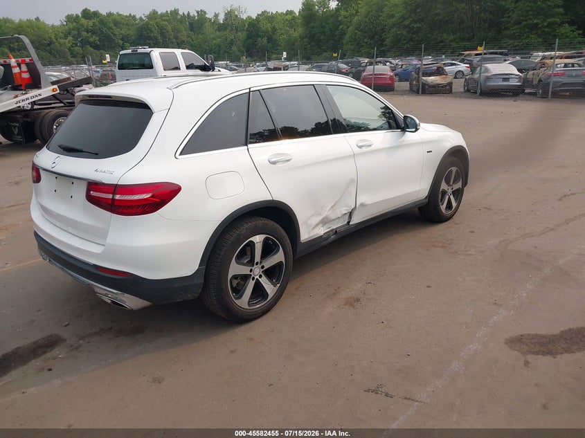 2016 Mercedes-benz Glc VIN WDC0G4KB6GF060061 IAAI salvage auction — REAR END, Wait Title, sold $8,000 on 2026-10-03 (photo 4)