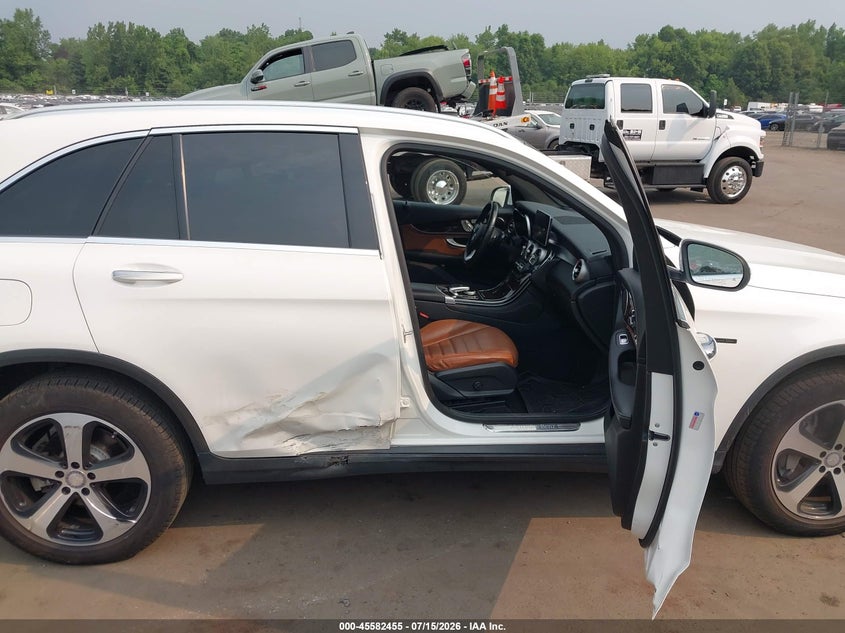 2016 Mercedes-benz Glc VIN WDC0G4KB6GF060061 IAAI salvage auction — REAR END, Wait Title, sold $8,000 on 2026-10-03 (photo 5)