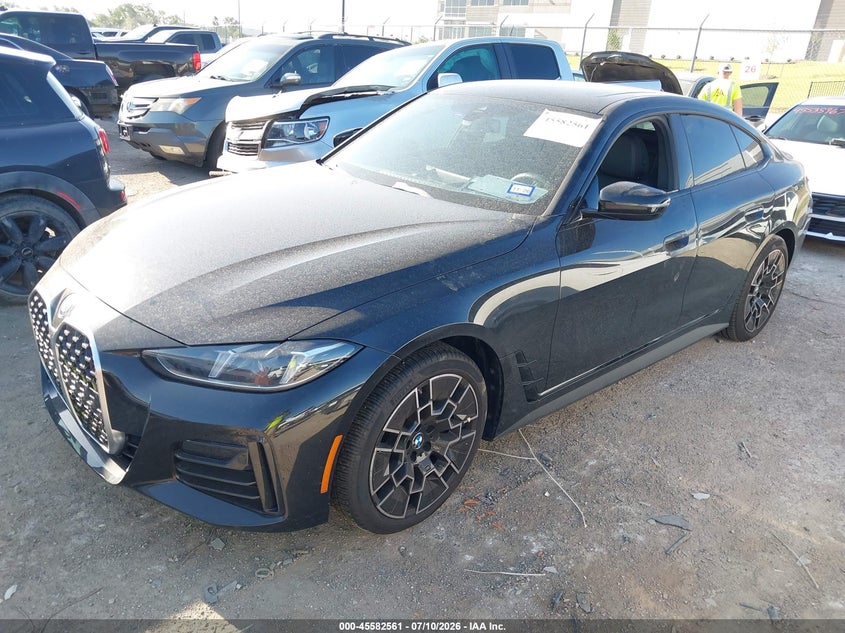 2025 BMW 4er VIN WBA33FB09SFV40870 IAAI salvage auction — WATER/FLOOD, Wait Title, sold $20,450 on 2026-08-27 (photo 2)