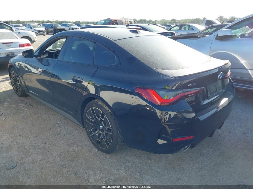 2025 BMW 4er VIN WBA33FB09SFV40870 IAAI salvage auction — WATER/FLOOD, Wait Title, sold $20,450 on 2026-08-27 (photo 3)