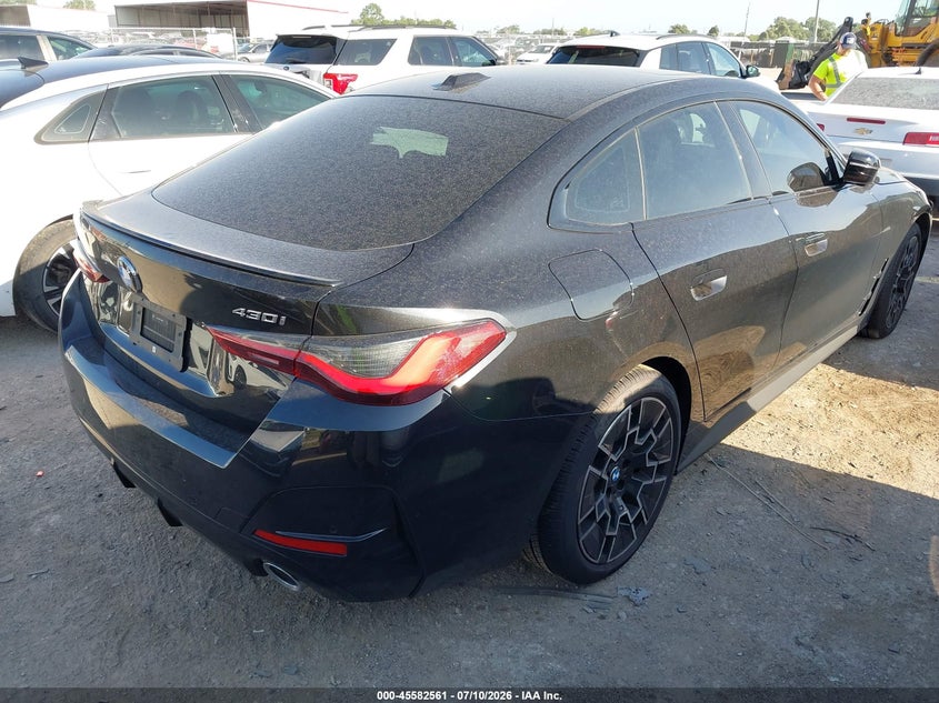 2025 BMW 4er VIN WBA33FB09SFV40870 IAAI salvage auction — WATER/FLOOD, Wait Title, sold $20,450 on 2026-08-27 (photo 4)