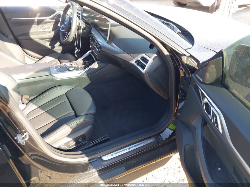 2025 BMW 4er VIN WBA33FB09SFV40870 IAAI salvage auction — WATER/FLOOD, Wait Title, sold $20,450 on 2026-08-27 (photo 5)