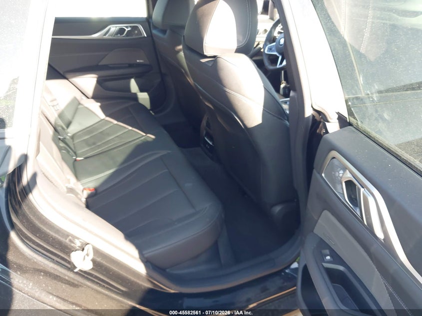 2025 BMW 4er VIN WBA33FB09SFV40870 IAAI salvage auction — WATER/FLOOD, Wait Title, sold $20,450 on 2026-08-27 (photo 8)