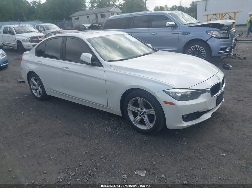 2013 BMW 3er VIN WBA3B3G58DNR79699 IAAI salvage auction — LEFT SIDE, Mv-907A (New York), sold $125 on 2026-07-28 (photo 1)