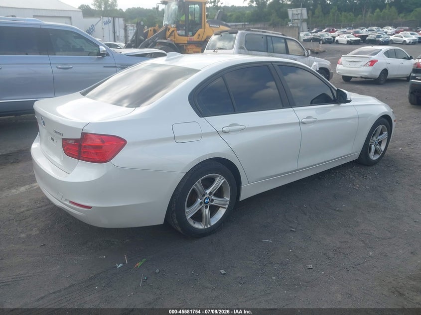 2013 BMW 3er VIN WBA3B3G58DNR79699 IAAI salvage auction — LEFT SIDE, Mv-907A (New York), sold $125 on 2026-07-28 (photo 4)