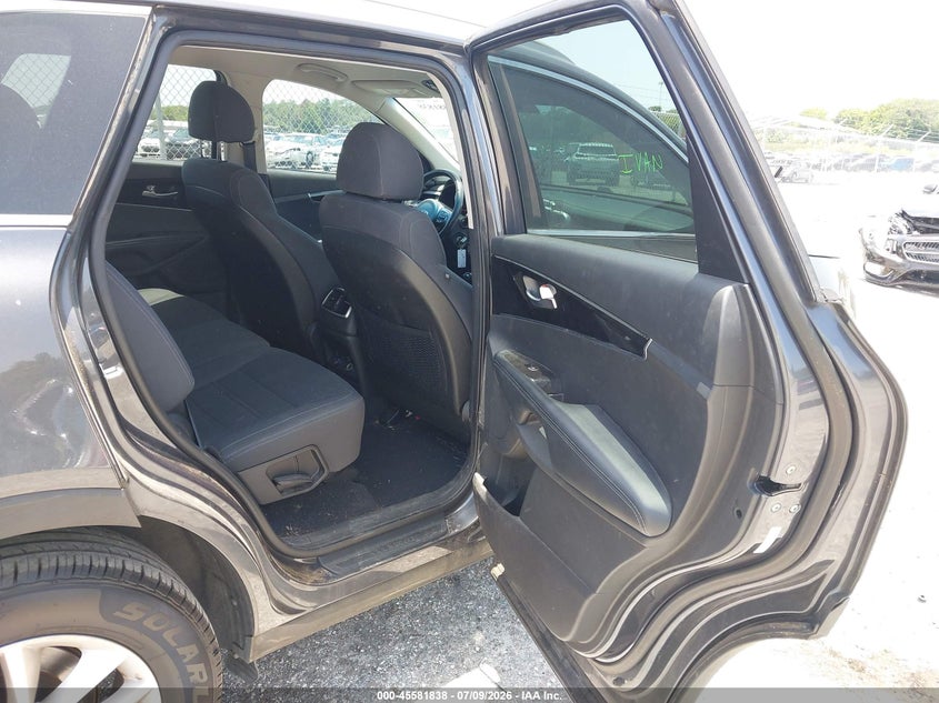 2018 Kia Sorento VIN 5XYPG4A32JG402303 IAAI salvage auction — REAR END, Rebuildable (Florida), sold $2,000 on 2026-07-30 (photo 8)