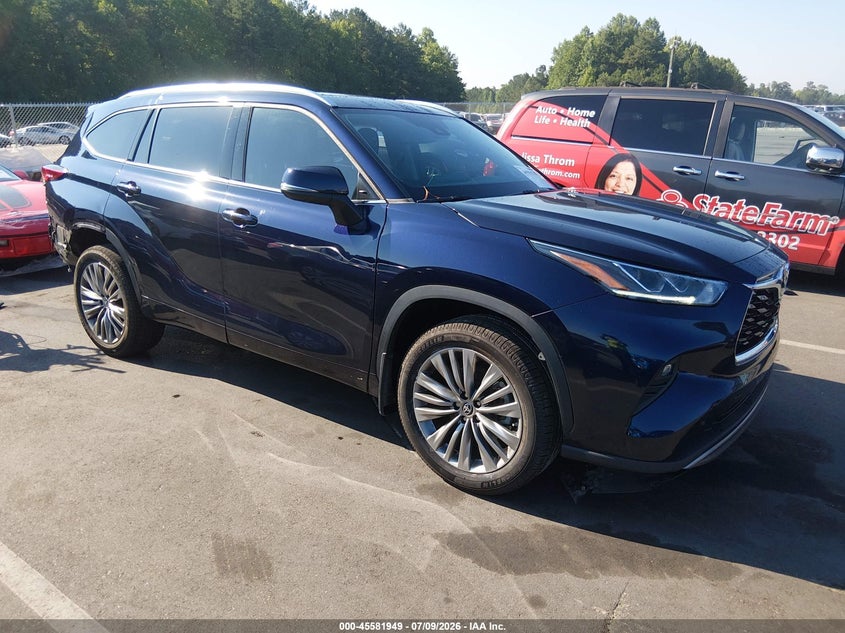 2022 Toyota Highlander VIN 5TDFZRAH7NS142424 IAAI salvage auction — REAR END, Salvage Title, sold $10,200 on 2026-07-31 (photo 1)