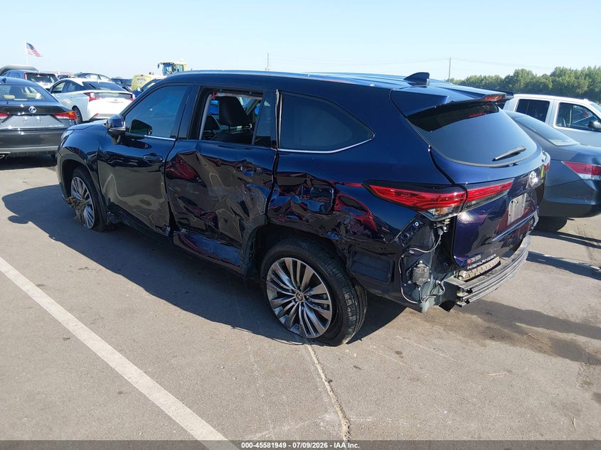 2022 Toyota Highlander VIN 5TDFZRAH7NS142424 IAAI salvage auction — REAR END, Salvage Title, sold $10,200 on 2026-07-31 (photo 3)