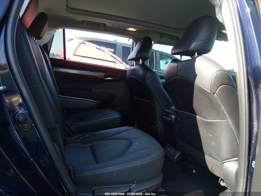 2022 Toyota Highlander VIN 5TDFZRAH7NS142424 IAAI salvage auction — REAR END, Salvage Title, sold $10,200 on 2026-07-31 (photo 8)