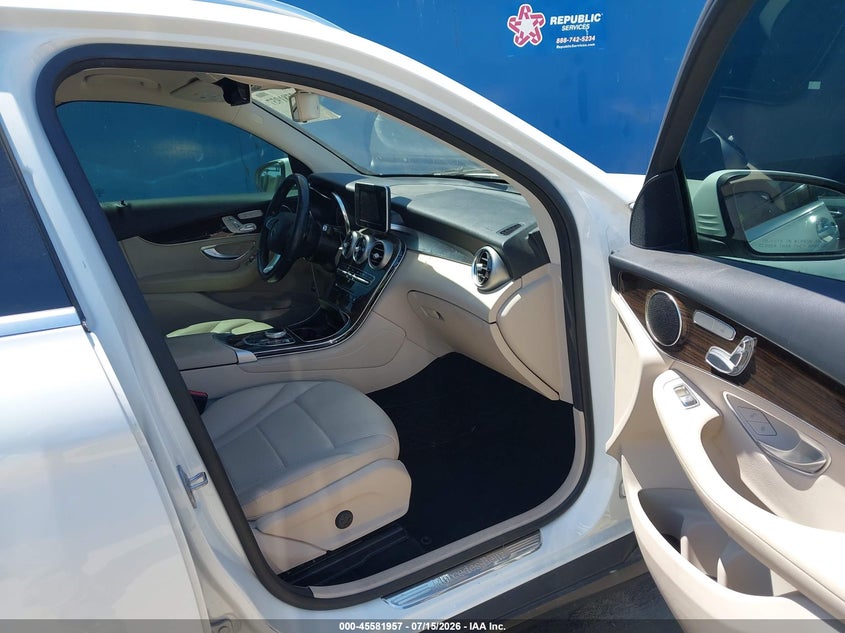 2019 Mercedes-benz Glc VIN WDC0G4JB0KV152475 IAAI salvage auction — LEFT SIDE, Salvage (California), sold $4,850 on 2026-07-29 (photo 5)
