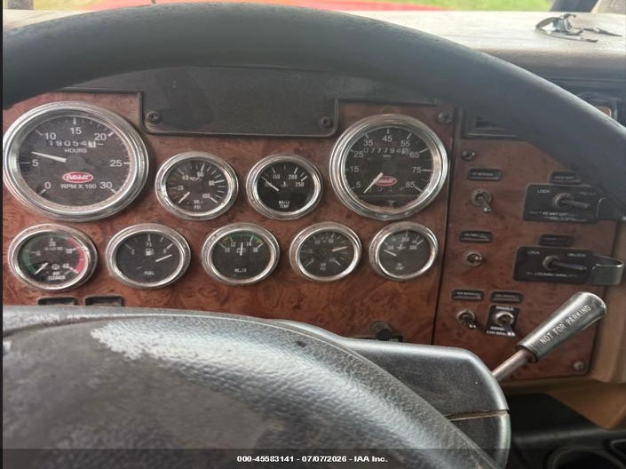 2006 Peterbilt 335 VIN 2NPLLD9X46M650885 IAAI salvage auction — NORMAL WEAR, Clear (Louisiana), sold $25 on 2026-07-29 (photo 6)