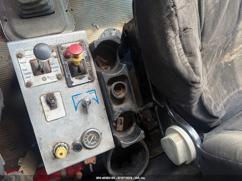 2006 Peterbilt 335 VIN 2NPLLD9X46M650885 IAAI salvage auction — NORMAL WEAR, Clear (Louisiana), sold $25 on 2026-07-29 (photo 8)