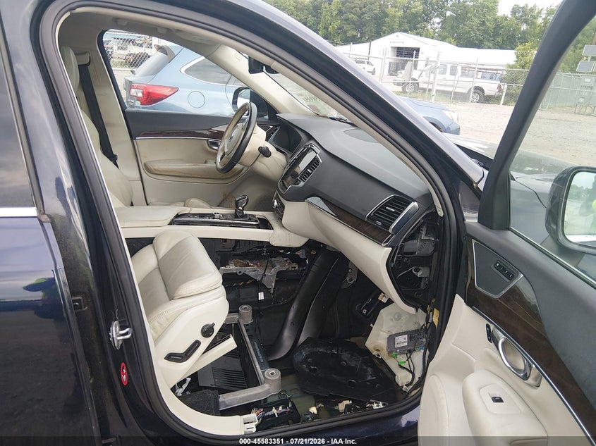 2016 Volvo Xc90 VIN YV4A22PKXG1029699 IAAI salvage auction — WATER/FLOOD, Salvage Title, sold $5,700 on 2026-07-31 (photo 5)