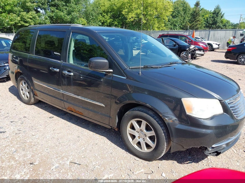 2011 Chrysler Town & country VIN 2A4RR5DG2BR746695 IAAI salvage auction — NORMAL WEAR, Clear-Endorsement (Wisconsin), sold $575 on 2026-08-01 (photo 1)