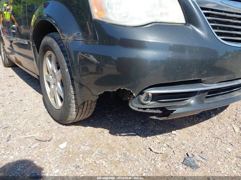 2011 Chrysler Town & country VIN 2A4RR5DG2BR746695 IAAI salvage auction — NORMAL WEAR, Clear-Endorsement (Wisconsin), sold $575 on 2026-08-01 (photo 6)