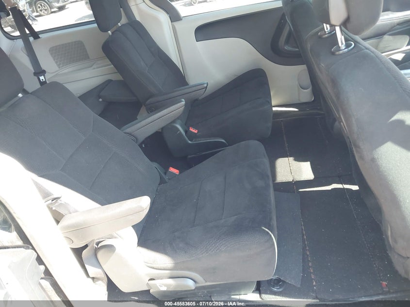 2011 Chrysler Town & country VIN 2A4RR5DG2BR746695 IAAI salvage auction — NORMAL WEAR, Clear-Endorsement (Wisconsin), sold $575 on 2026-08-01 (photo 8)