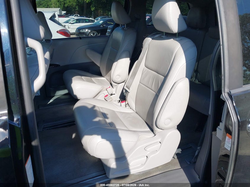 2018 Toyota Sienna VIN 5TDYZ3DC2JS943861 IAAI salvage auction — FRONT END, Clear (Illinois), sold $7,100 on 2026-07-15 (photo 8)