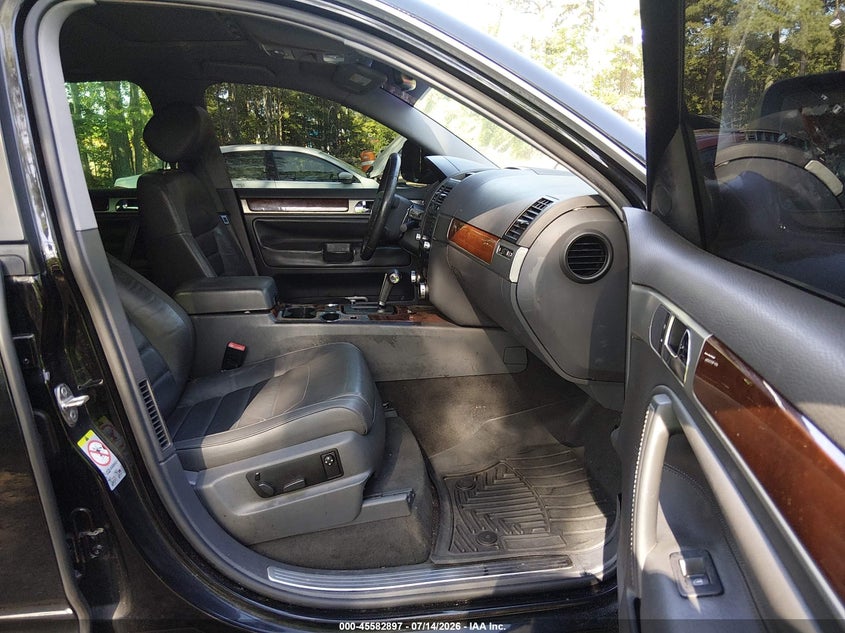 2008 Volkswagen Touareg VIN WVGBE77L48D076534 IAAI salvage auction — RIGHT FRONT, Clear (Virginia), sold $475 on 2026-07-28 (photo 5)