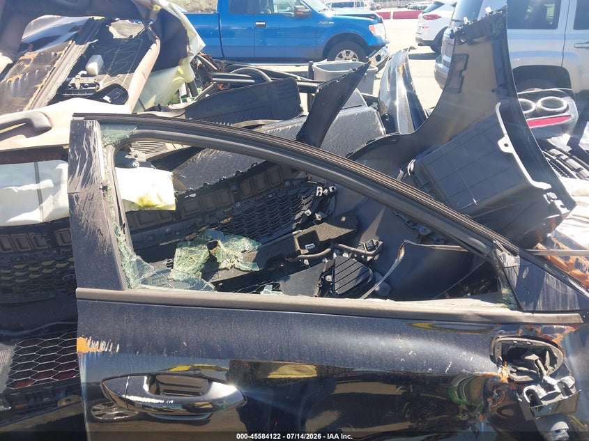 2018 Kia Stinger VIN KNAE55LC9J6019829 IAAI salvage auction — BIO HAZARD, Salvage Title, sold $550 on 2026-07-23 (photo 5)