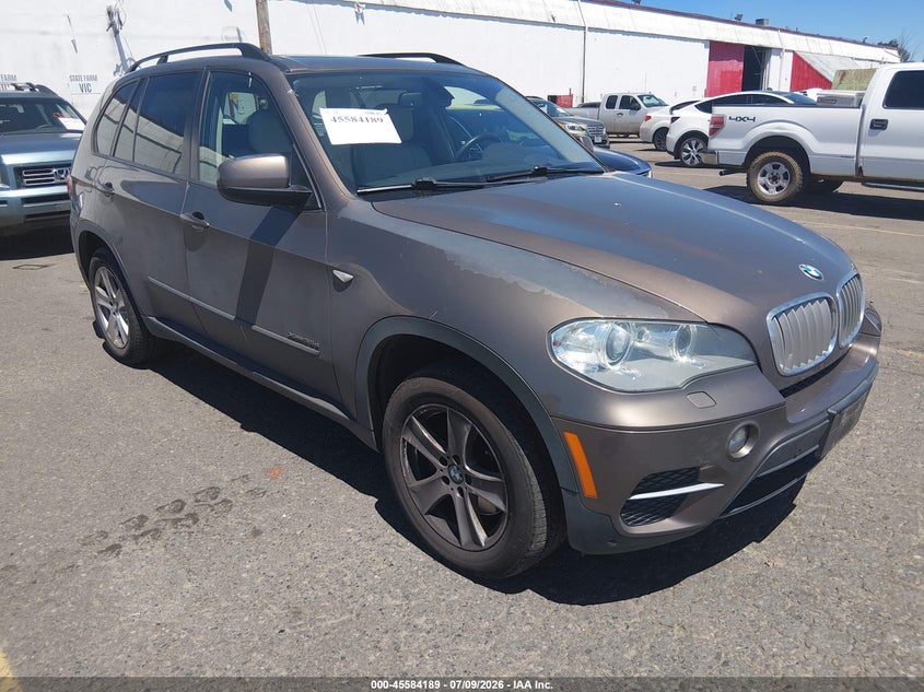 2012 BMW X5 VIN 5UXZW0C55CL674238 IAAI salvage auction — NORMAL WEAR, Clear-Dealer Only (Washington), sold $2,400 on 2026-07-16 (photo 1)