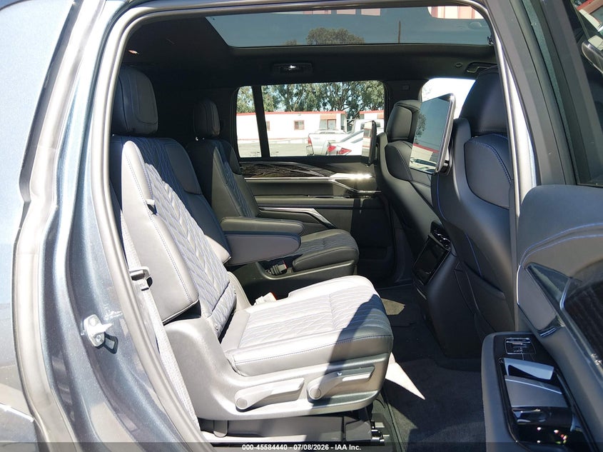 2026 Cadillac Escalade VIN 1GYLELKL6TU102577 IAAI salvage auction — NORMAL WEAR, Clear-Dealer Only (Michigan), sold $63,000 on 2026-07-27 (photo 7)