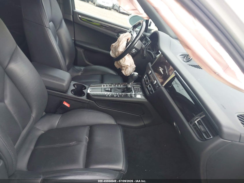 2021 Porsche Macan VIN WP1AA2A58MLB12572 IAAI salvage auction — ENGINE DAMAGE, Salvage (Pennsylvania), sold $5,100 on 2026-08-14 (photo 5)