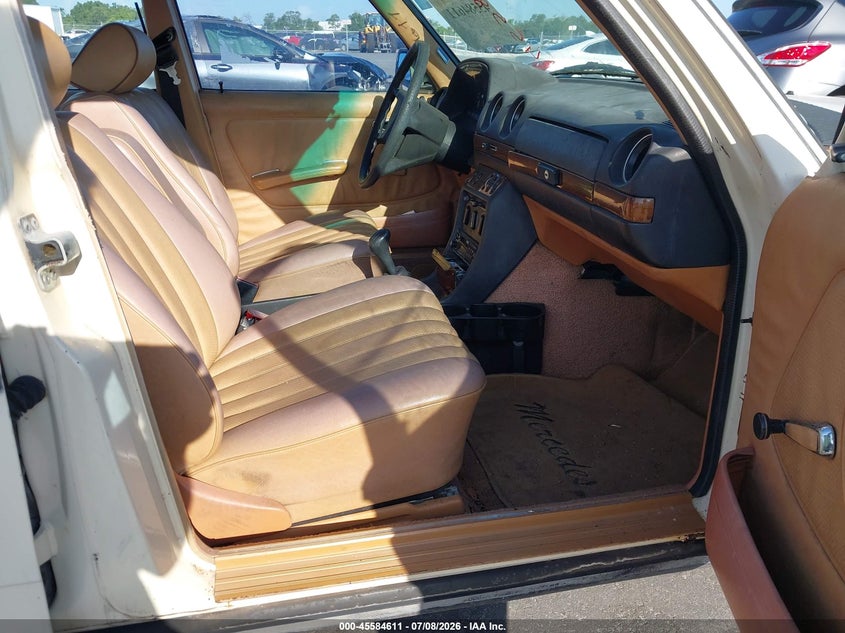1982 Mercedes-benz 240 VIN WDBAB23A4CB328303 IAAI salvage auction — NORMAL WEAR, Clear (Florida), sold $450 on 2026-07-20 (photo 5)