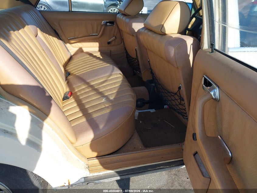 1982 Mercedes-benz 240 VIN WDBAB23A4CB328303 IAAI salvage auction — NORMAL WEAR, Clear (Florida), sold $450 on 2026-07-20 (photo 8)