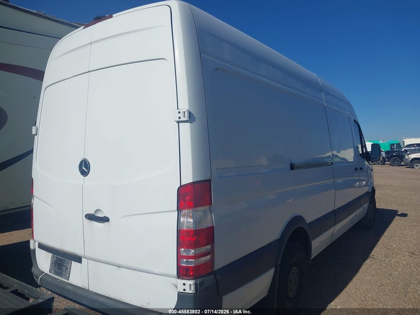 2017 Mercedes-benz Sprinter VIN WD3PE8CD7HP523025 IAAI salvage auction — NORMAL WEAR, Clear (Colorado), sold $1,250 on 2026-07-28 (photo 4)