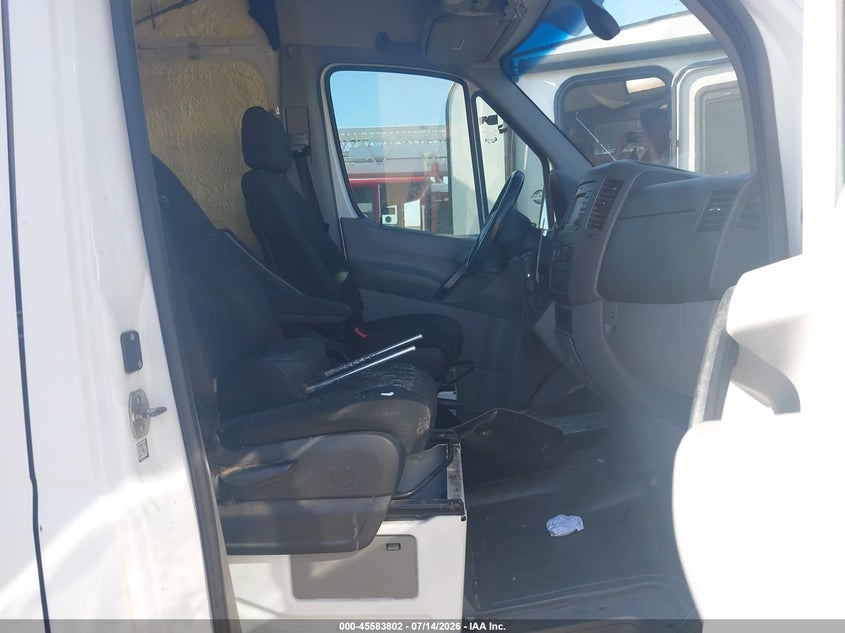 2017 Mercedes-benz Sprinter VIN WD3PE8CD7HP523025 IAAI salvage auction — NORMAL WEAR, Clear (Colorado), sold $1,250 on 2026-07-28 (photo 5)