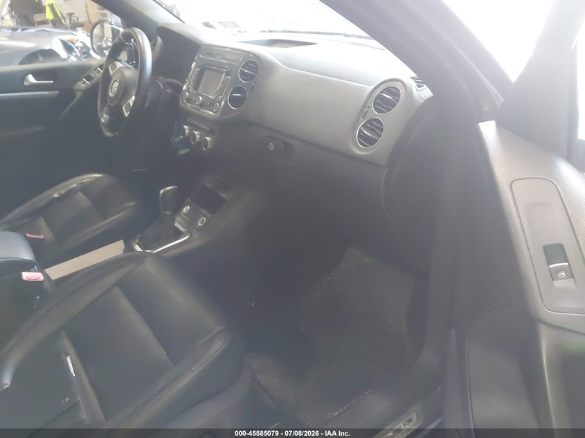 2015 Volkswagen Tiguan VIN WVGBV7AX8FW089199 IAAI salvage auction — NORMAL WEAR, Clear (New York), sold $400 on 2026-07-15 (photo 5)