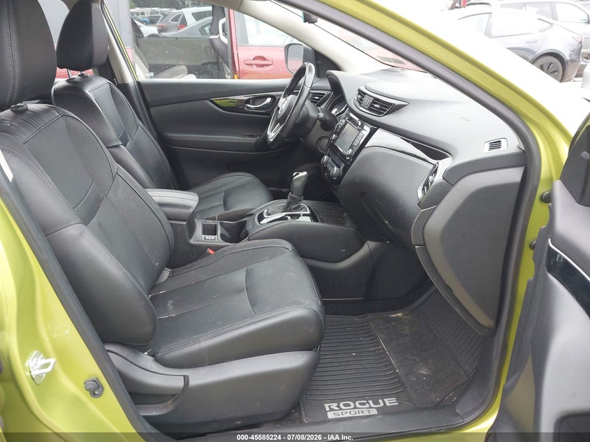 2017 Nissan Rogue VIN JN1BJ1CR2HW108962 IAAI salvage auction — NORMAL WEAR, Clear (Washington), sold $6,200 on 2026-07-15 (photo 5)