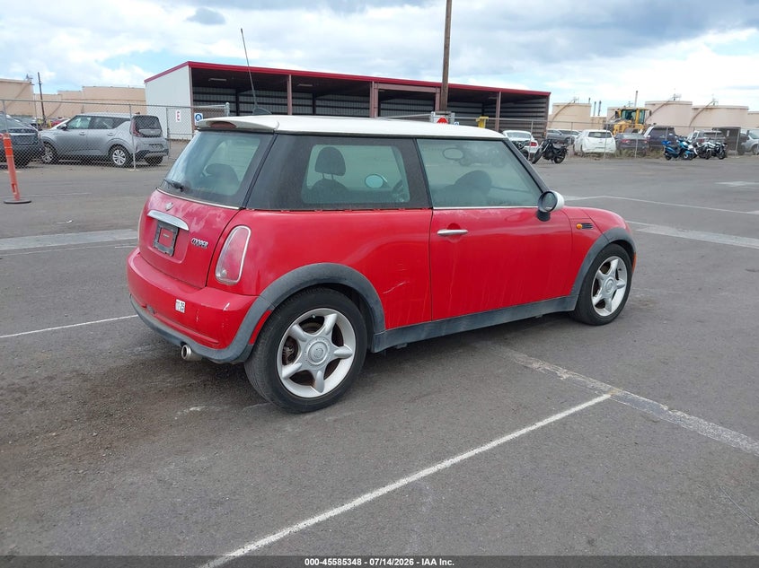 2006 Mini Cooper VIN WMWRC33596TK70873 IAAI salvage auction — NORMAL WEAR, Clear (Hawaii), sold $100 on 2026-07-21 (photo 4)