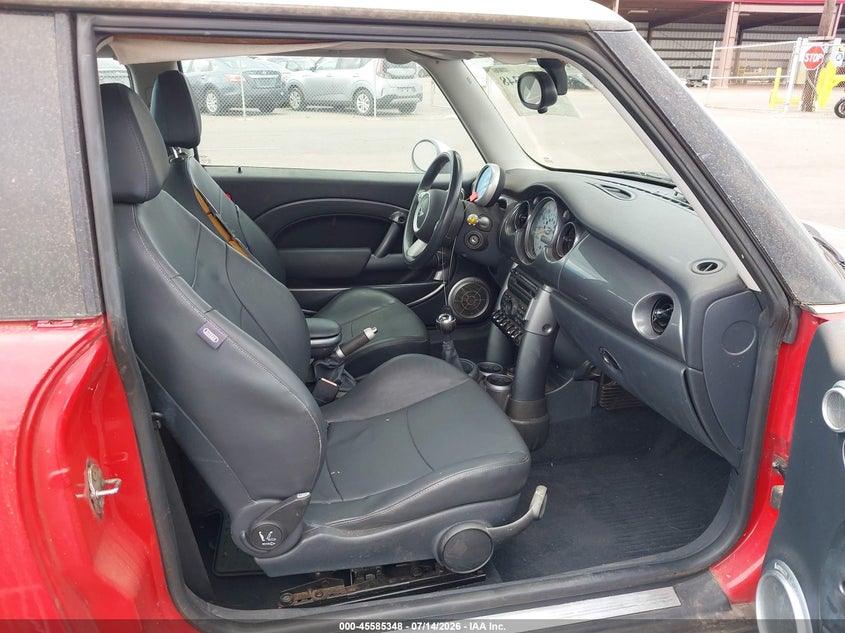 2006 Mini Cooper VIN WMWRC33596TK70873 IAAI salvage auction — NORMAL WEAR, Clear (Hawaii), sold $100 on 2026-07-21 (photo 5)