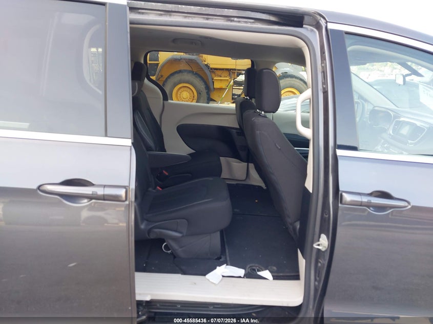2022 Chrysler Voyager VIN 2C4RC1CG1NR127883 IAAI salvage auction — LEFT & RIGHT, Sf97 (Illinois), sold $8,475 on 2026-08-11 (photo 8)