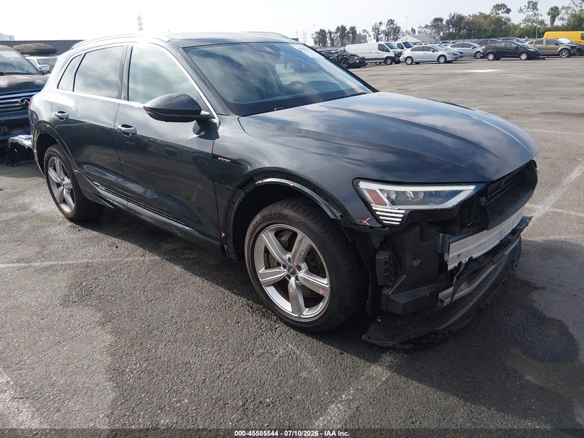 2019 Audi E-tron VIN WA1LAAGE9KB010321 IAAI salvage auction — RIGHT FRONT, Salvage (California), sold $7,400 on 2026-07-29 (photo 1)