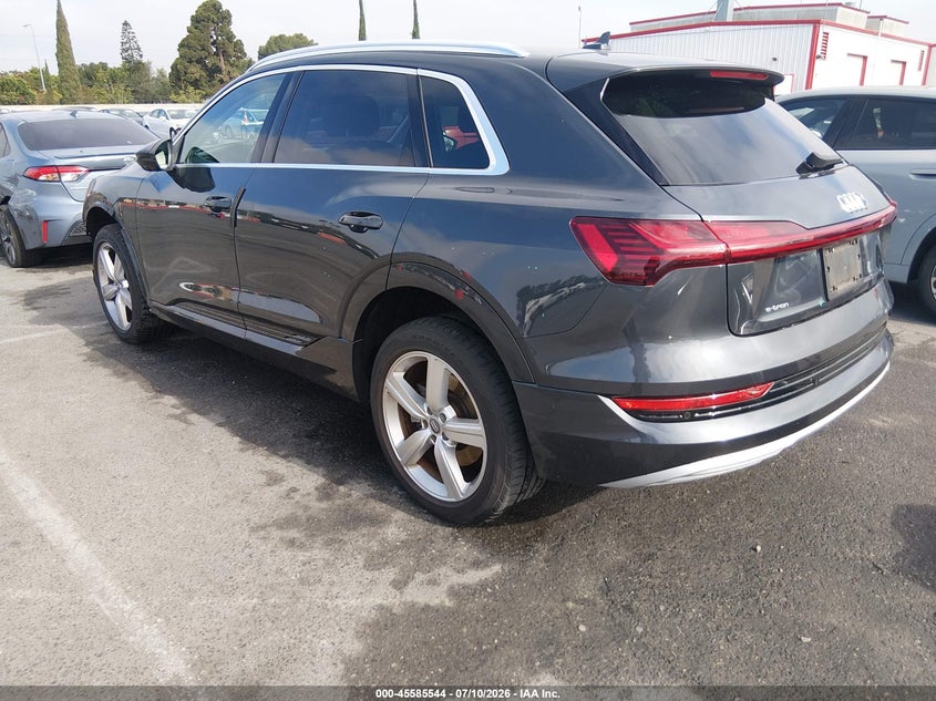 2019 Audi E-tron VIN WA1LAAGE9KB010321 IAAI salvage auction — RIGHT FRONT, Salvage (California), sold $7,400 on 2026-07-29 (photo 3)