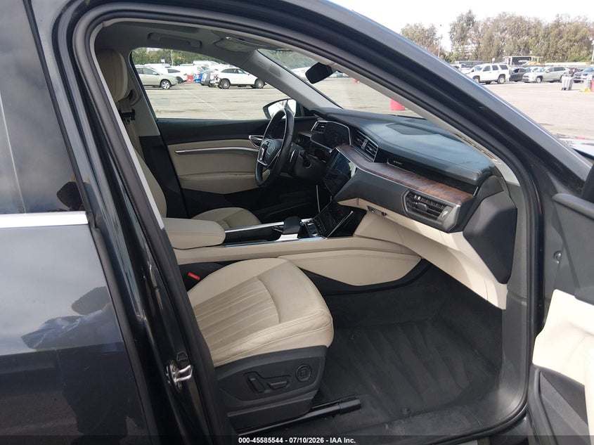 2019 Audi E-tron VIN WA1LAAGE9KB010321 IAAI salvage auction — RIGHT FRONT, Salvage (California), sold $7,400 on 2026-07-29 (photo 5)
