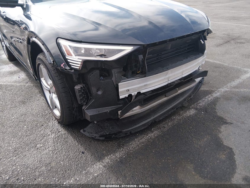 2019 Audi E-tron VIN WA1LAAGE9KB010321 IAAI salvage auction — RIGHT FRONT, Salvage (California), sold $7,400 on 2026-07-29 (photo 6)